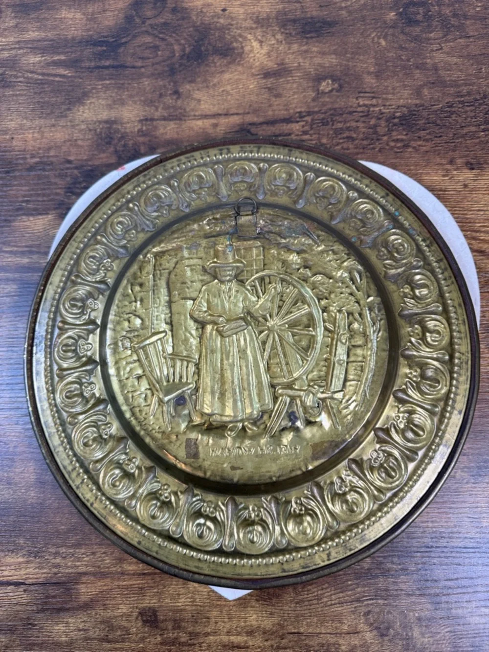 N/A ornate round